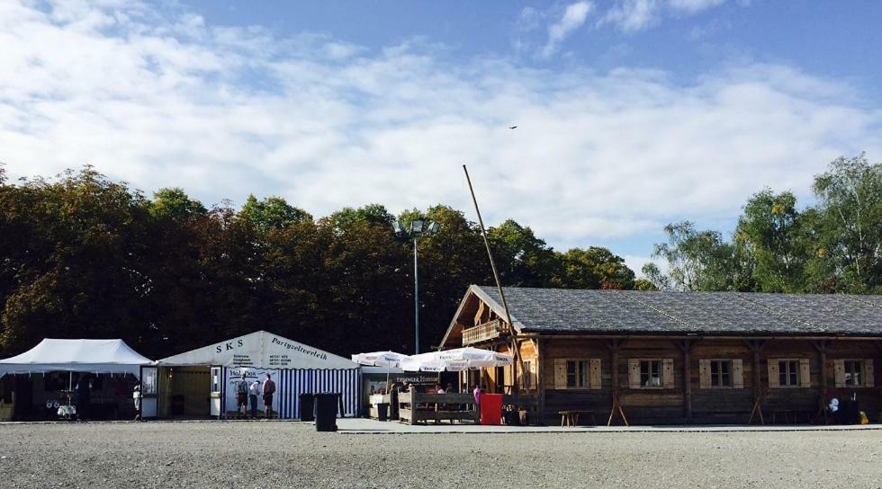 Oktoberfest Wiesn Camp Lodge มิวนิก ภายนอก รูปภาพ