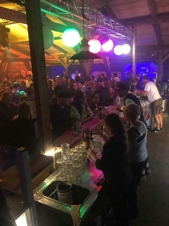 Oktoberfest Wiesn Camp Lodge มิวนิก ภายนอก รูปภาพ