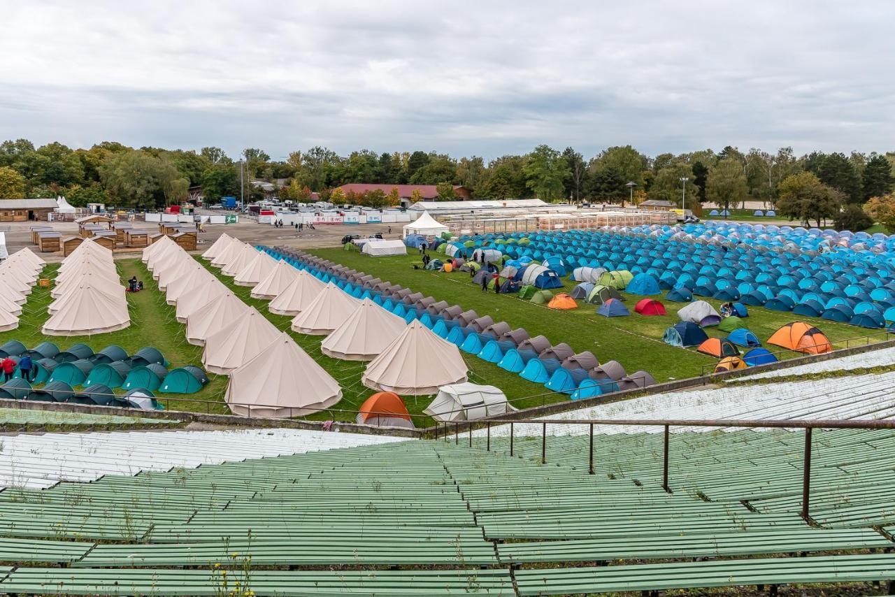 Oktoberfest Wiesn Camp Lodge มิวนิก ภายนอก รูปภาพ
